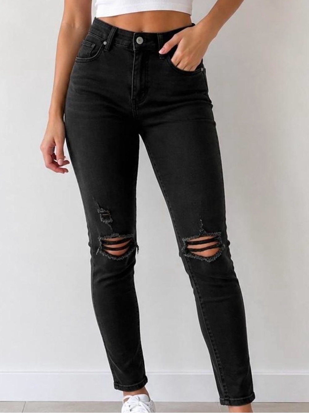American Eagle Women’s Ripped Black Jeans